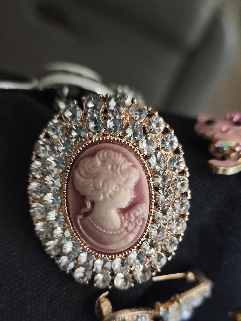 BROOCH
